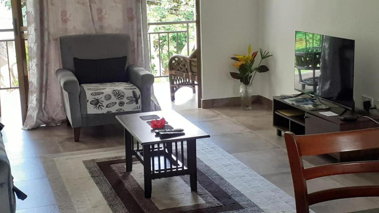 Riverside Mount Simpson Upper Vịnh Beau Vallon Ngoại thất bức ảnh